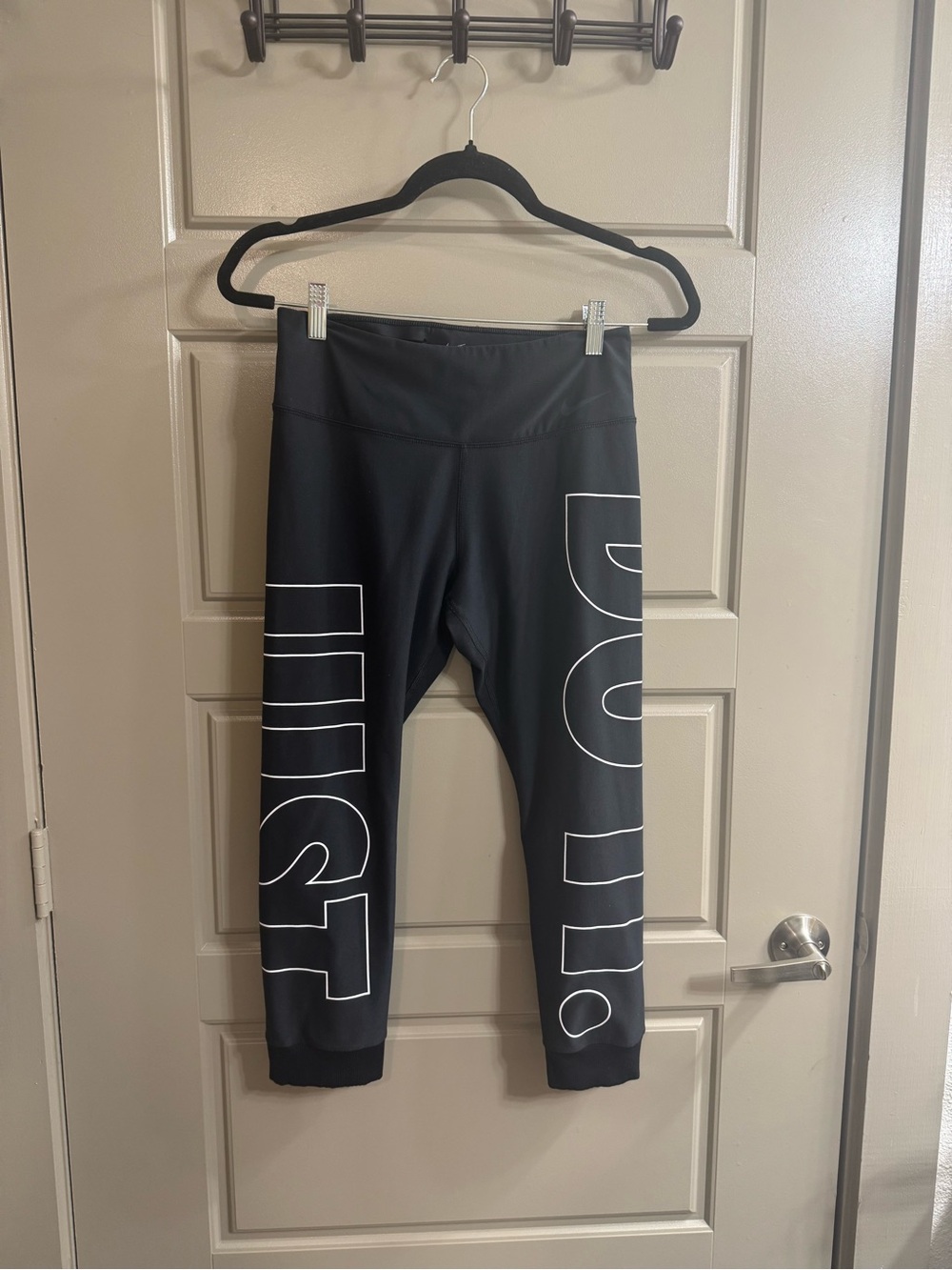 Nike Dri-FIT Black Graphic Cropped Leggings